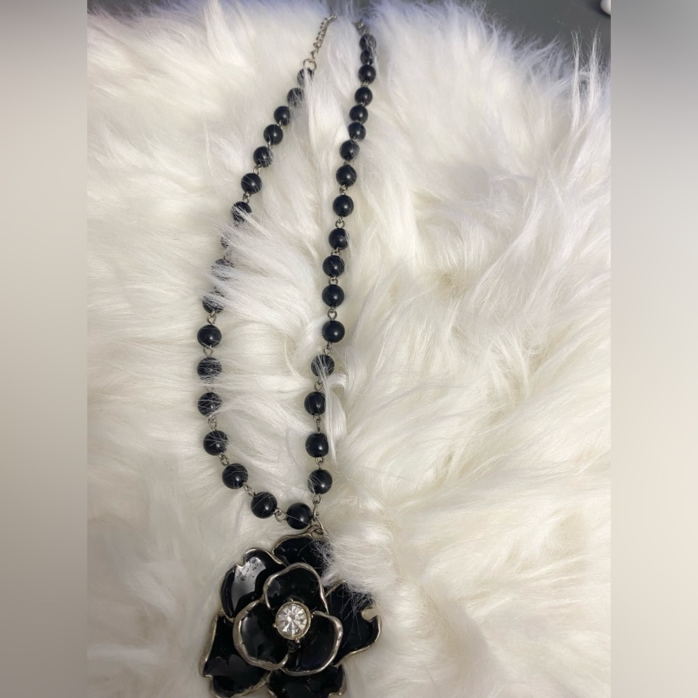 Fashion necklace flower